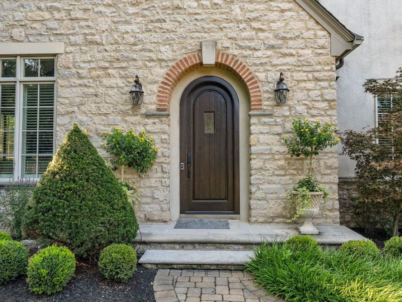 3507 River Avon Circle, Columbus, OH 43221 Photo 7