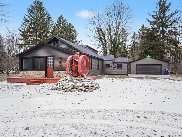 882 E Sternberg Road, Norton Shores, MI 49441