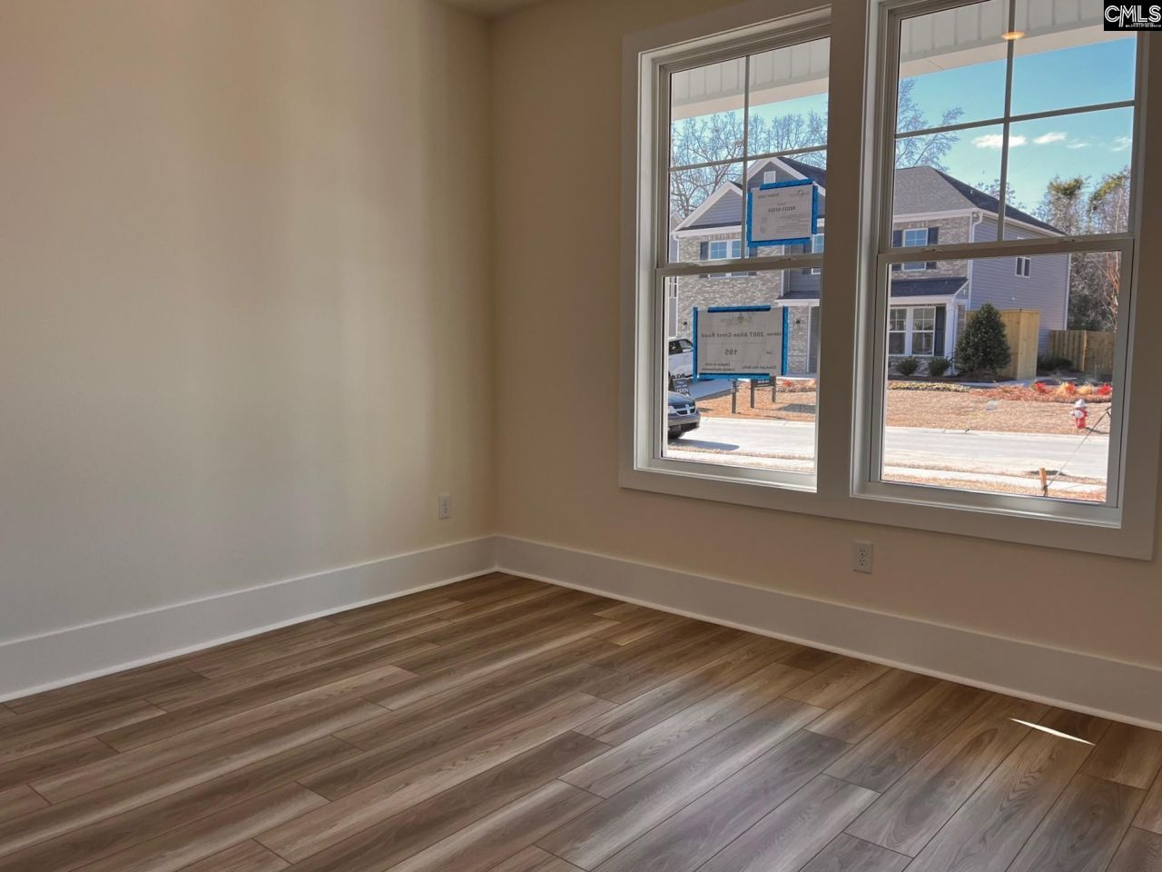 2056 Allan Crest Road  Photo 4