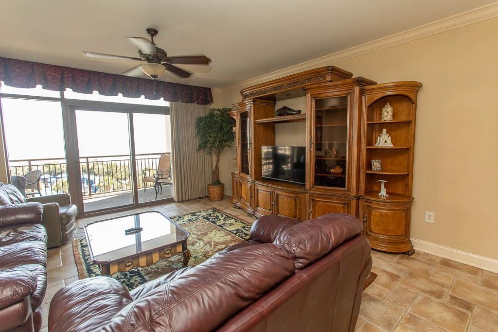 100 North Beach Blvd. Photo 23