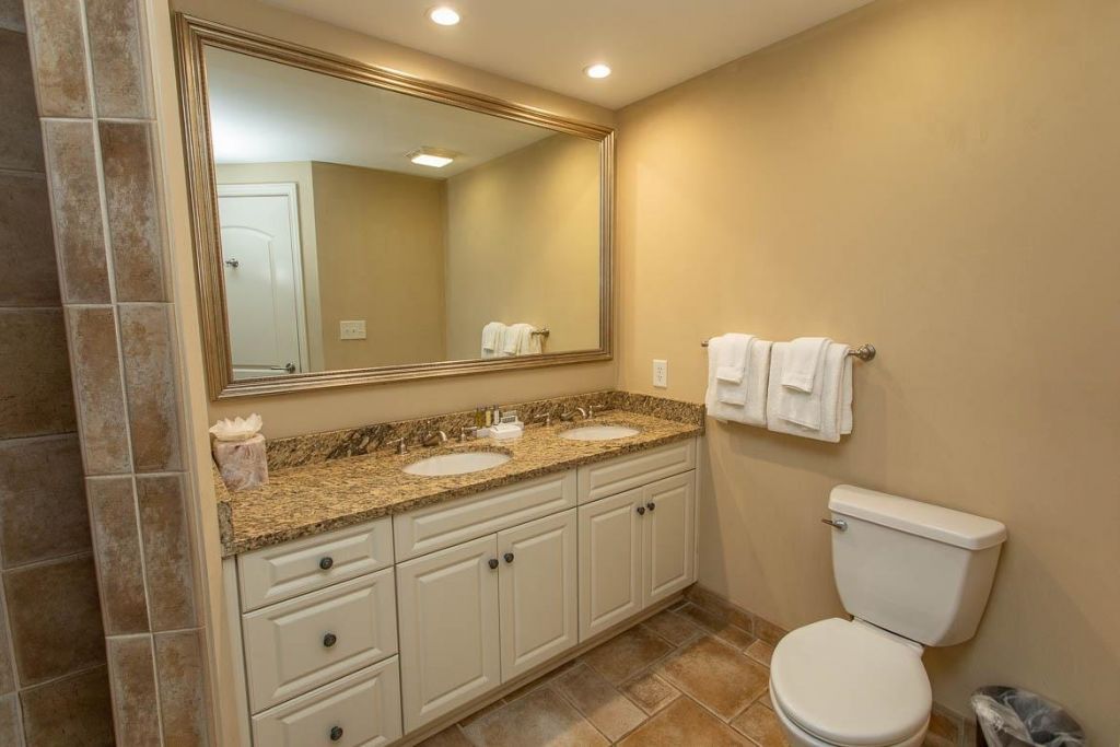 100 North Beach Blvd. Photo 31