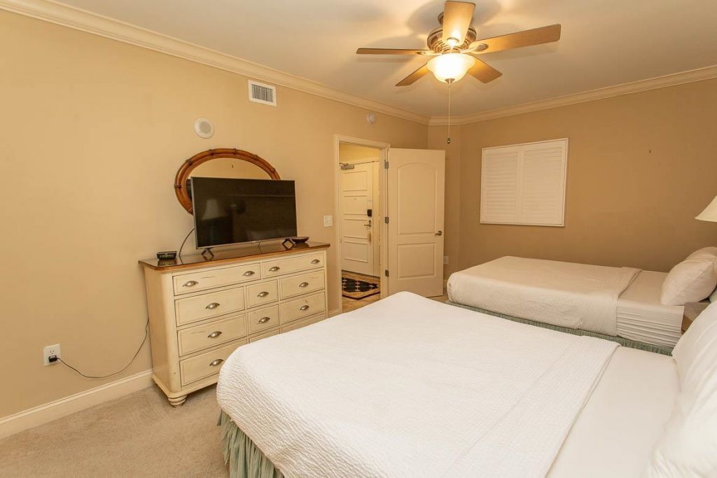 100 North Beach Blvd. Photo 7