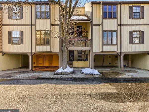 102 KINGS CROFT, CHERRY HILL, NJ 08034