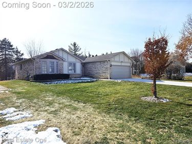 492 BUTTERCUP Drive, Rochester Hills, MI 48307