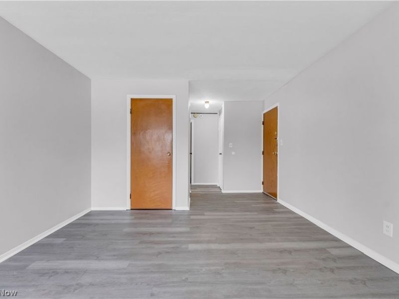 4428 Turney Road, Unit 201, Cleveland, OH 44105 Photo 13