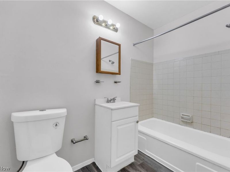 4428 Turney Road, Unit 201, Cleveland, OH 44105 Photo 16