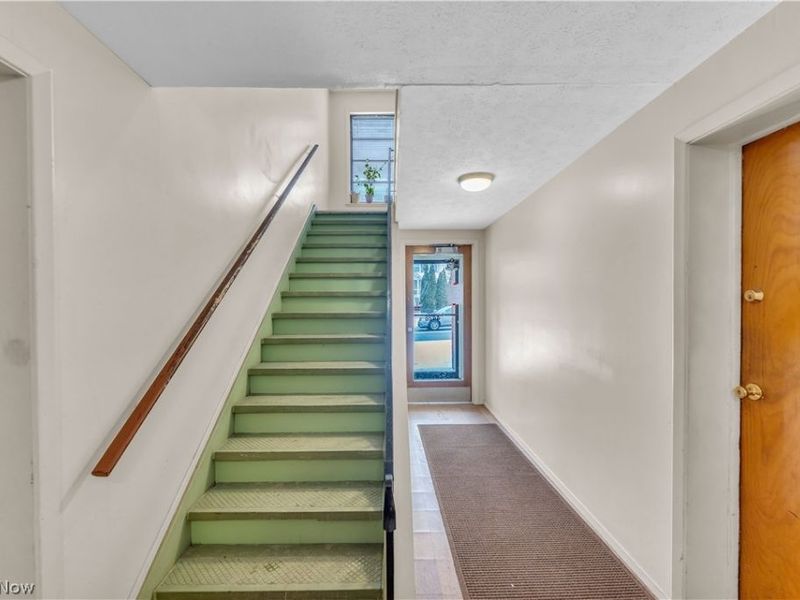 4428 Turney Road, Unit 201, Cleveland, OH 44105 Photo 3