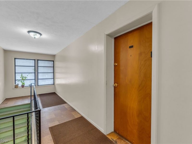 4428 Turney Road, Unit 201, Cleveland, OH 44105 Photo 4
