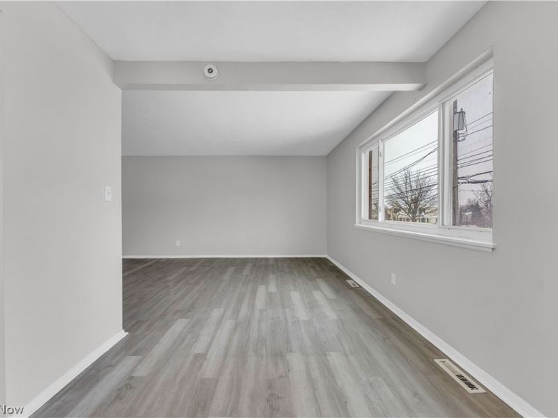 4428 Turney Road, Unit 201, Cleveland, OH 44105 Photo 7