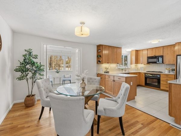 41 Dunster Rd, Bedford, MA 01730