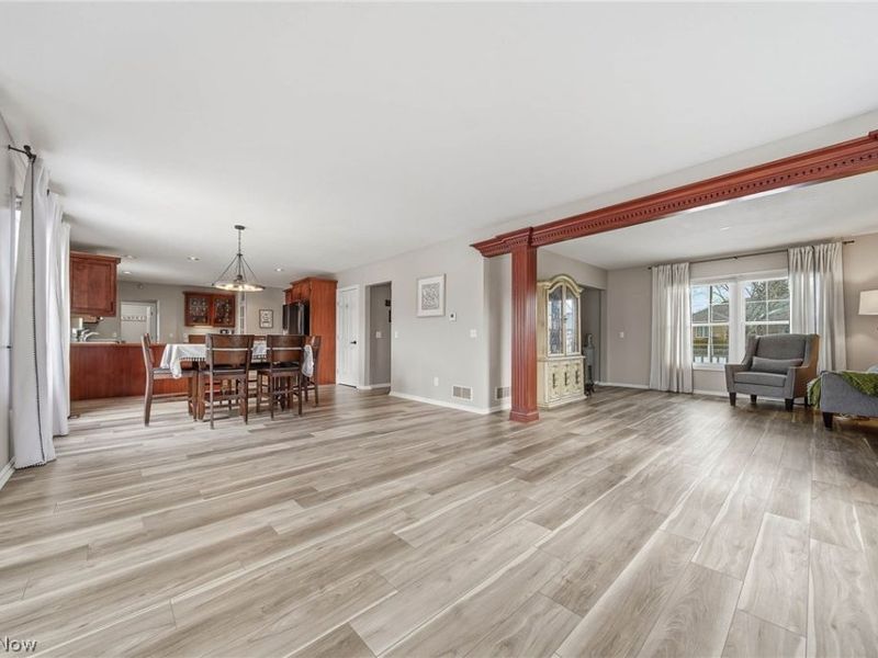 5609 Oakridge Drive, Louisville, OH 44641 Photo 10