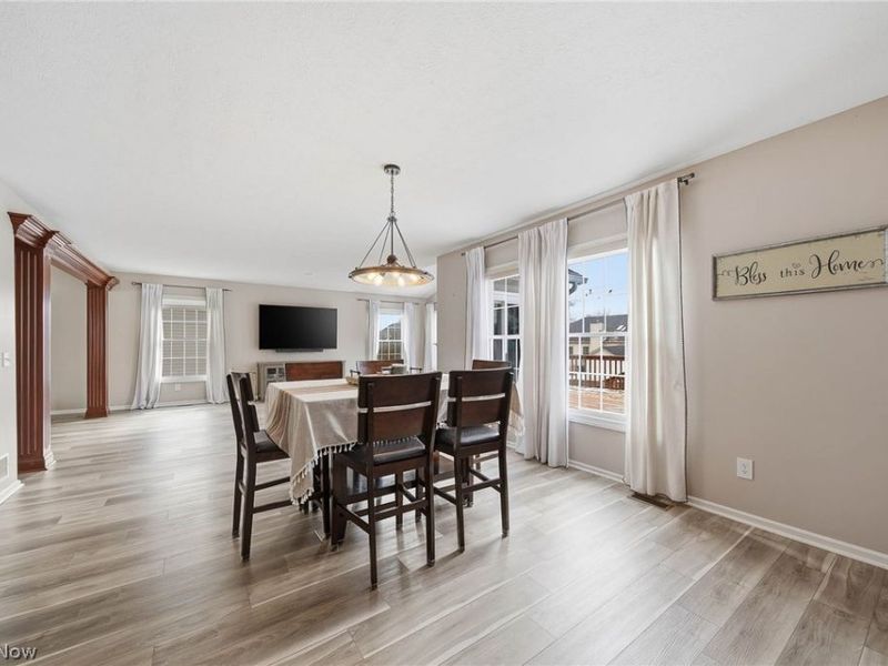 5609 Oakridge Drive, Louisville, OH 44641 Photo 12