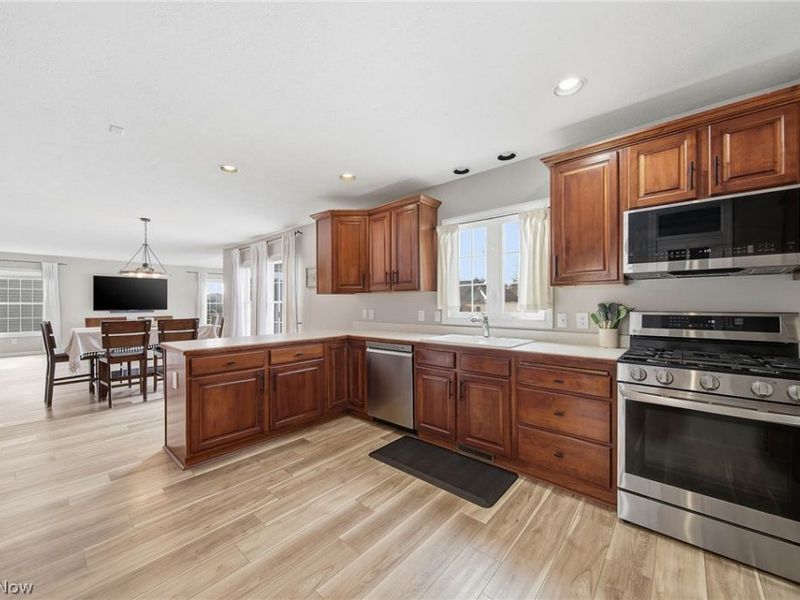 5609 Oakridge Drive, Louisville, OH 44641 Photo 16