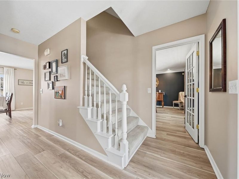 5609 Oakridge Drive, Louisville, OH 44641 Photo 2