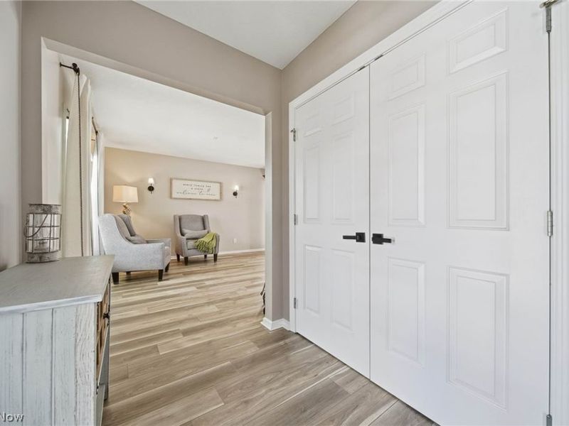 5609 Oakridge Drive, Louisville, OH 44641 Photo 3