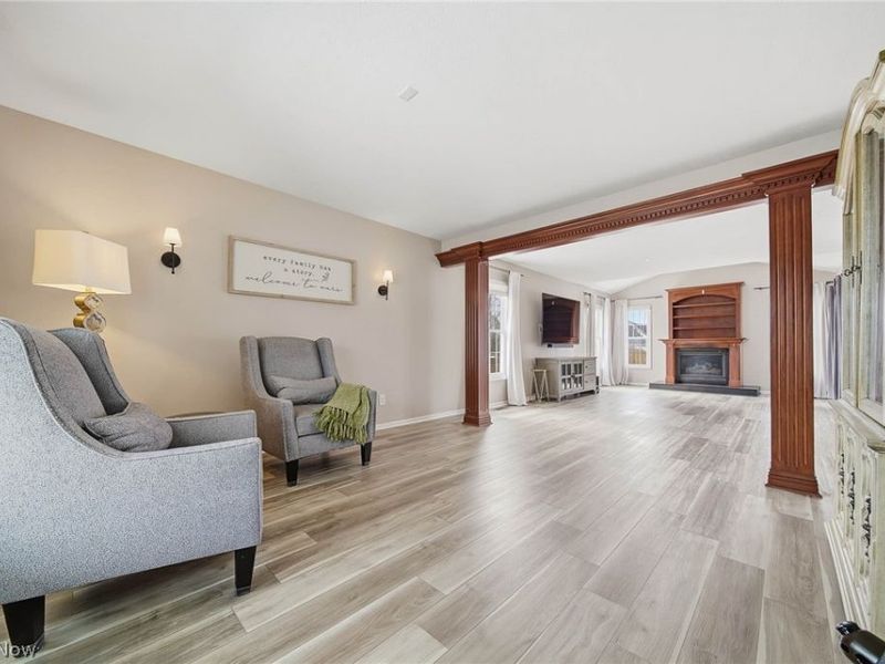 5609 Oakridge Drive, Louisville, OH 44641 Photo 4