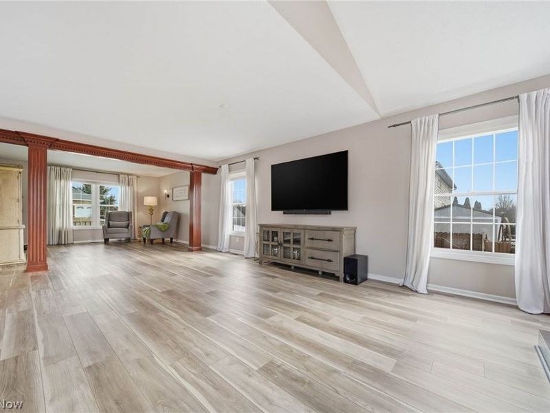 5609 Oakridge Drive, Louisville, OH 44641 Photo 9