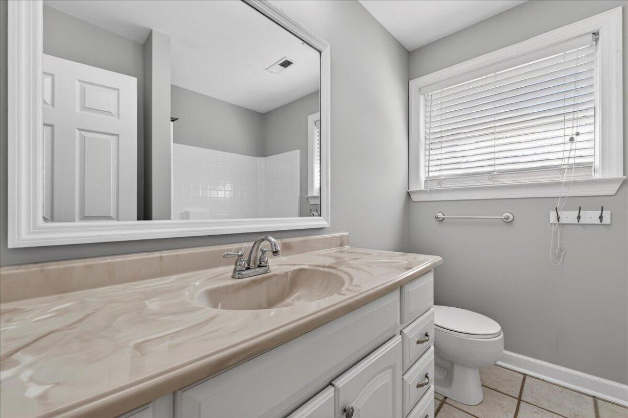 5810 Chaucer Drive Photo 13