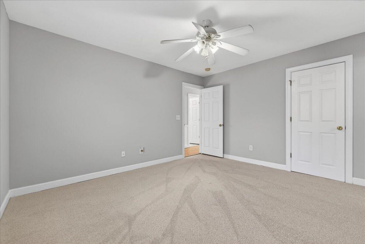 5810 Chaucer Drive Photo 15