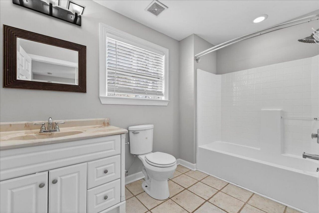 5810 Chaucer Drive Photo 16