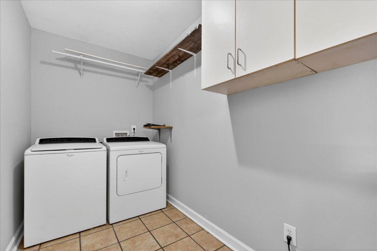 5810 Chaucer Drive Photo 17