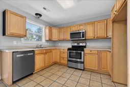 5810 Chaucer Drive photo 4