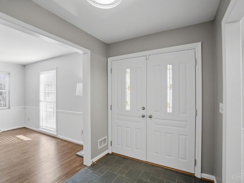 8677 Shagbark Drive, Sycamore Township, OH 45242 Photo 2