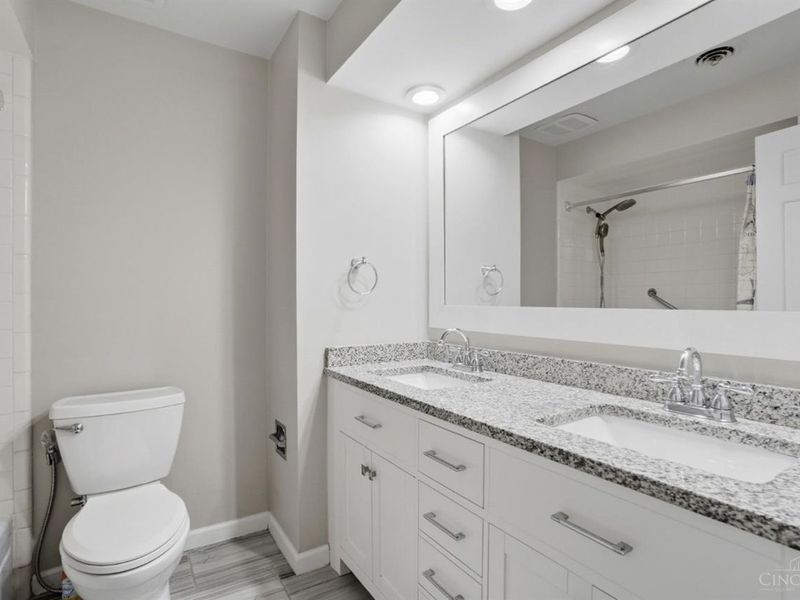 8677 Shagbark Drive, Sycamore Township, OH 45242 Photo 38