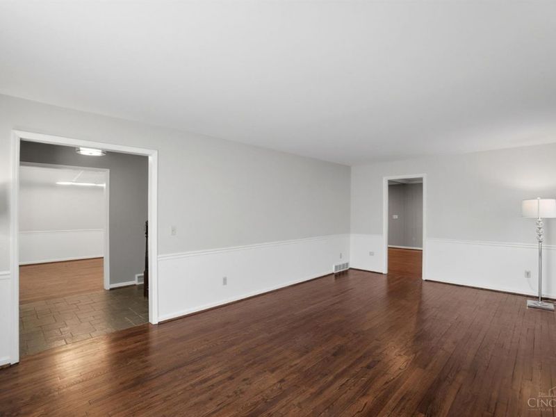 8677 Shagbark Drive, Sycamore Township, OH 45242 Photo 4