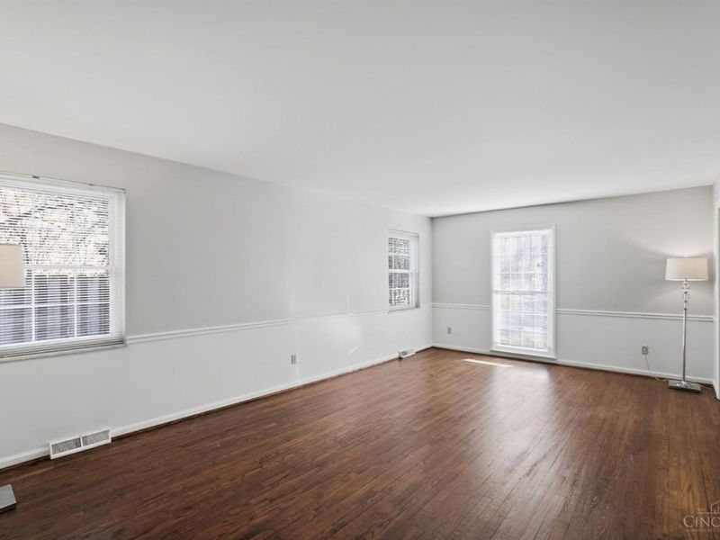 8677 Shagbark Drive, Sycamore Township, OH 45242 Photo 5