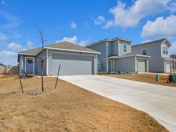 353 Marty Allen LOOP, Jarrell, TX 76537