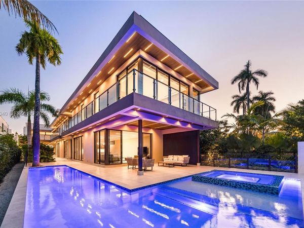 723 NE 77th St , Miami, FL 33138