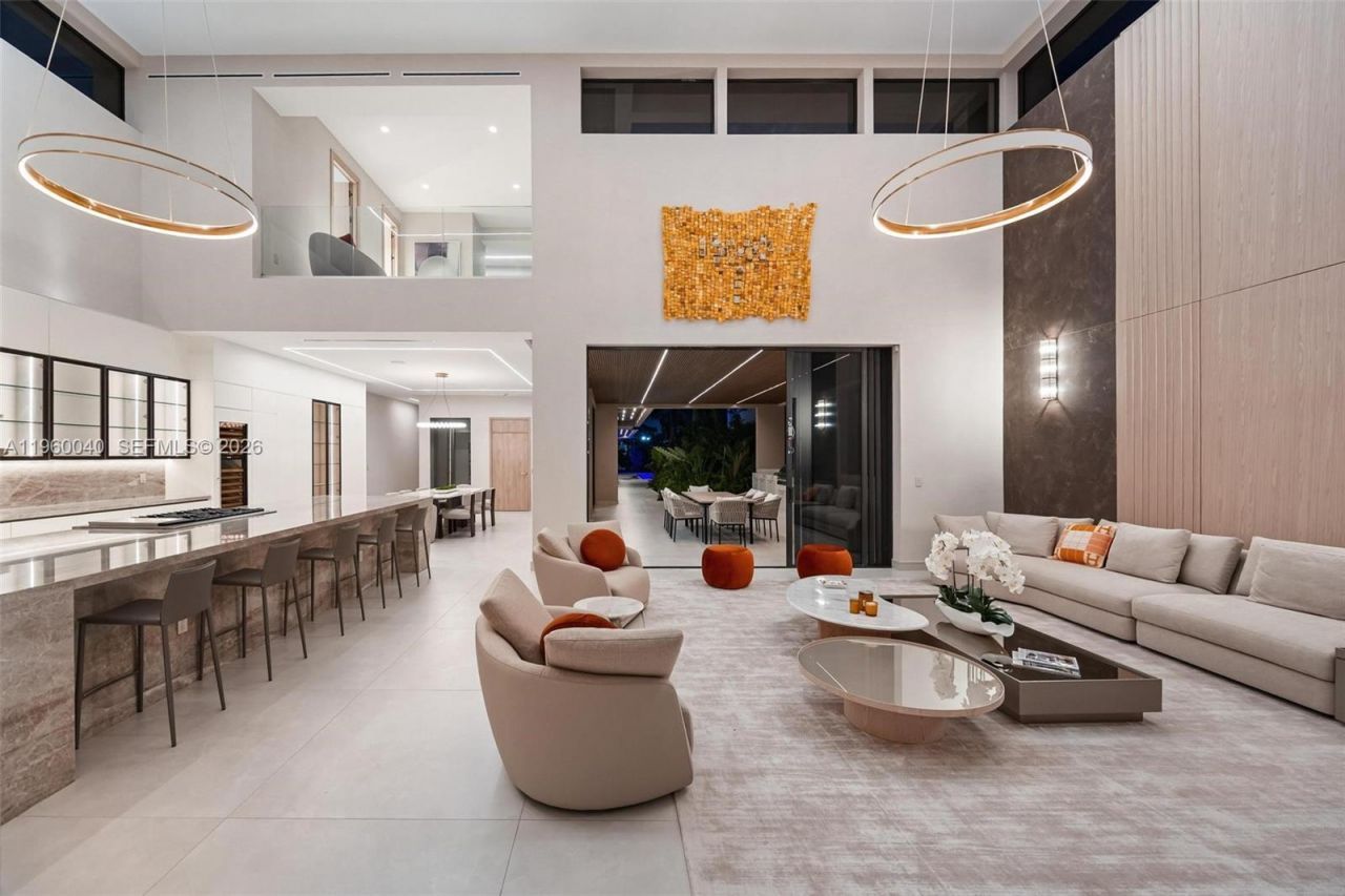 723 NE 77th St , Miami, FL 33138 Photo