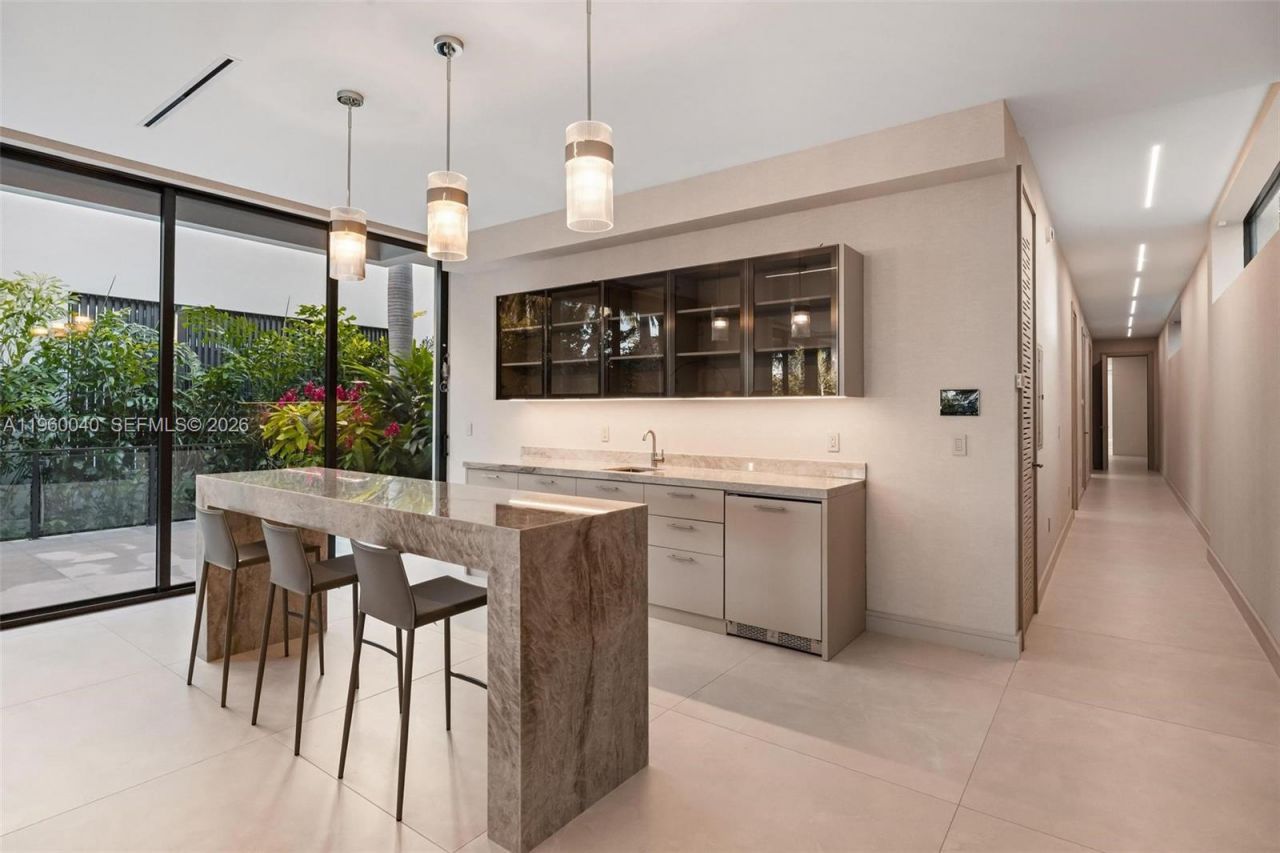 723 NE 77th St , Miami, FL 33138 Photo