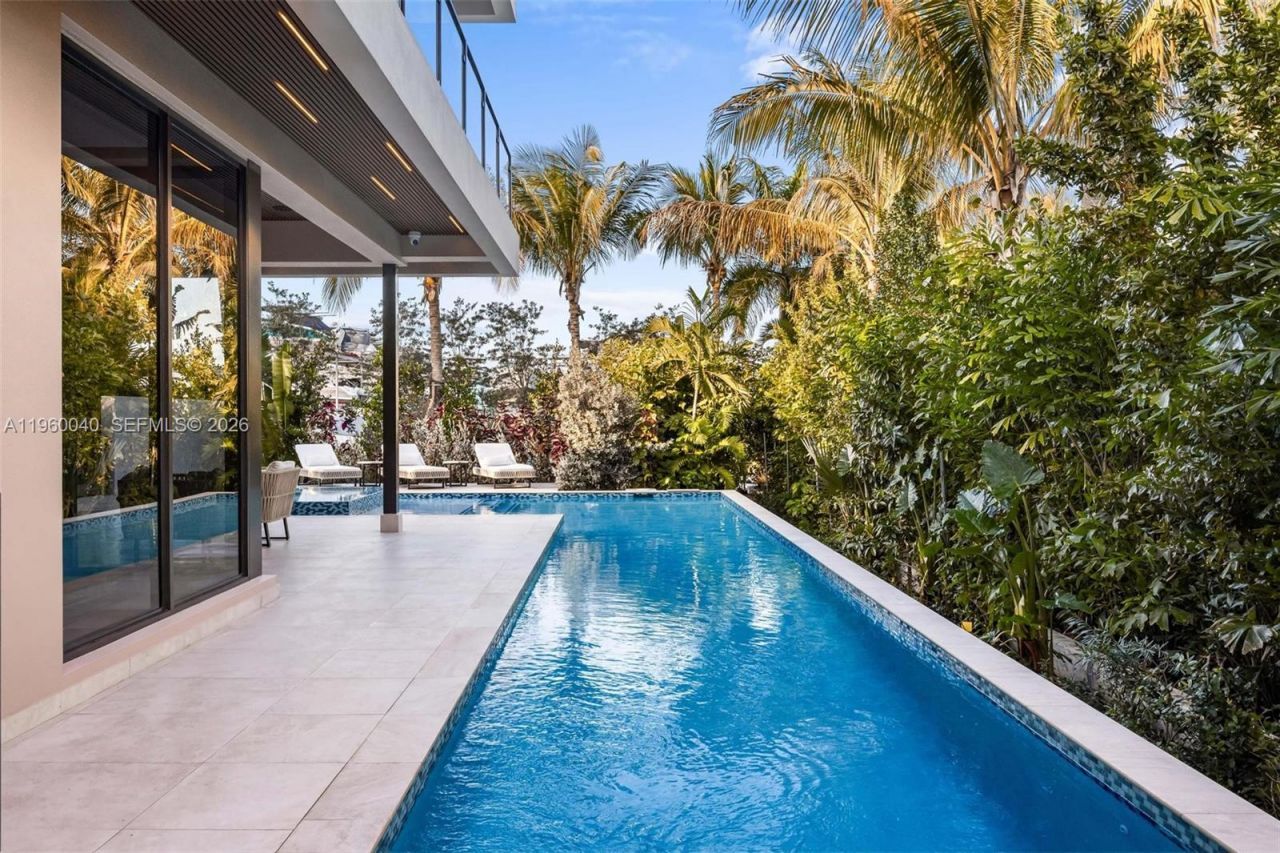 723 NE 77th St , Miami, FL 33138 Photo