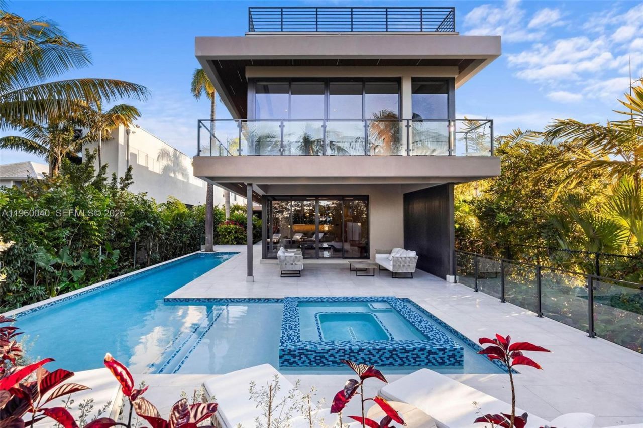 723 NE 77th St , Miami, FL 33138 Photo