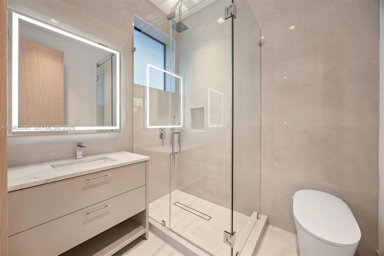 723 NE 77th St , Miami, FL 33138 Photo