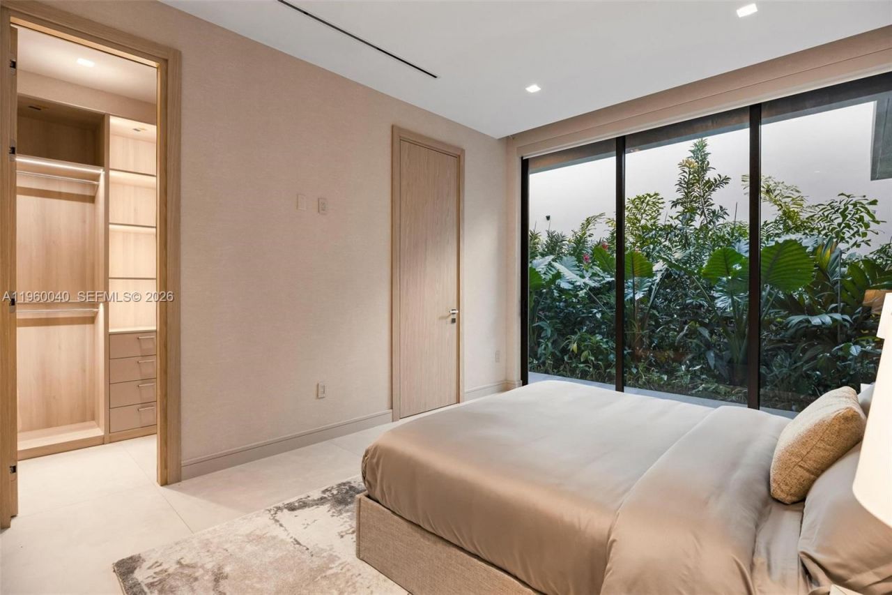 723 NE 77th St , Miami, FL 33138 Photo