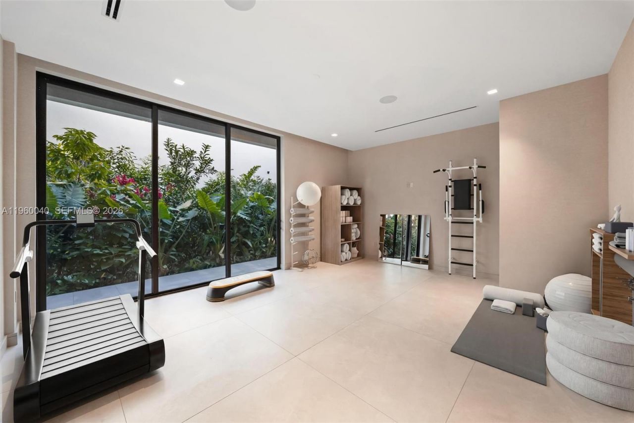 723 NE 77th St , Miami, FL 33138 Photo