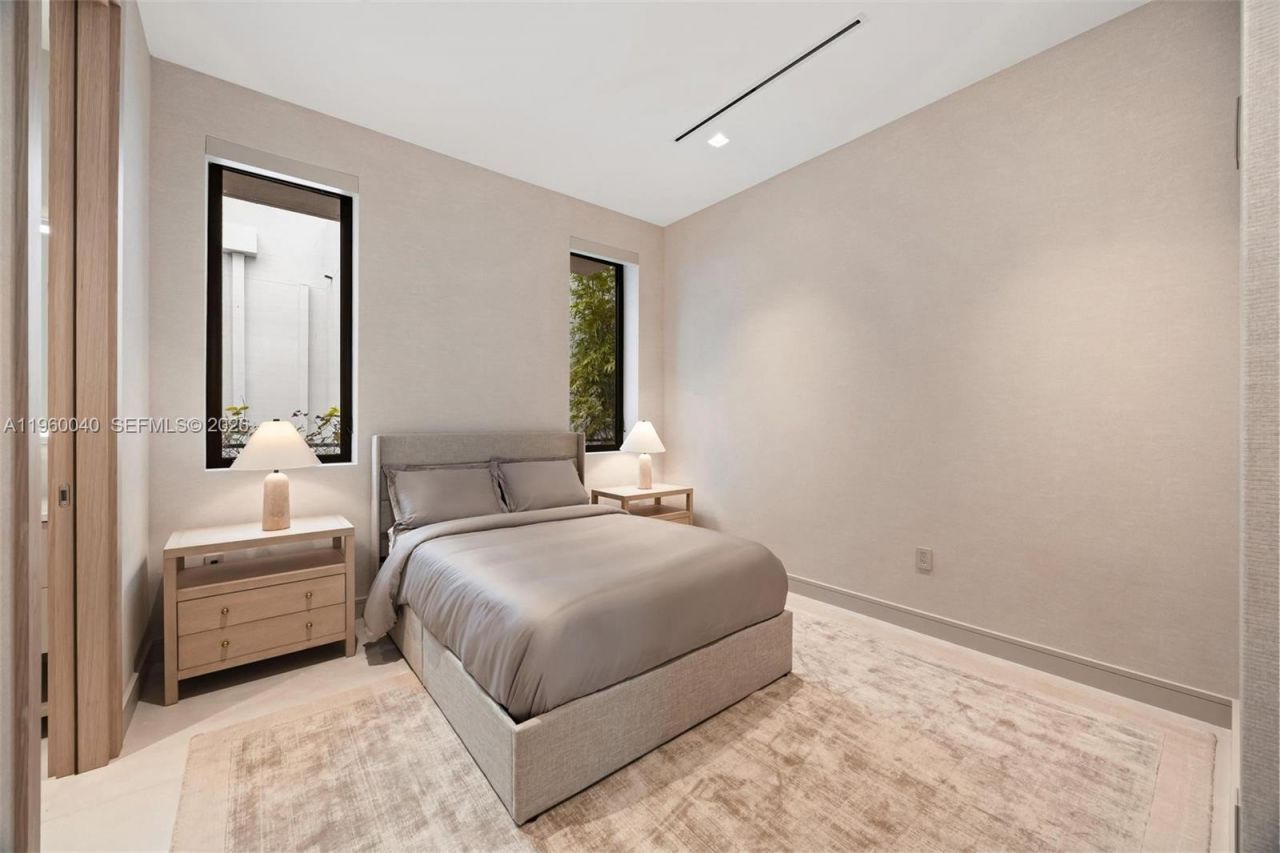 723 NE 77th St , Miami, FL 33138 Photo