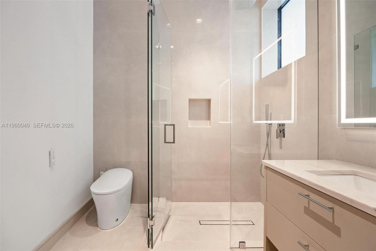 723 NE 77th St , Miami, FL 33138 Photo