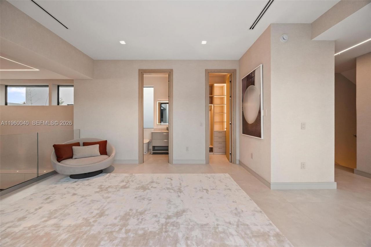 723 NE 77th St , Miami, FL 33138 Photo