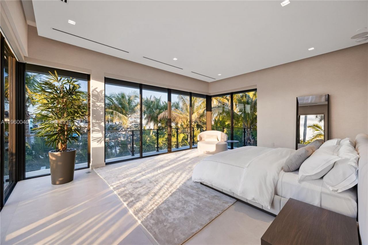 723 NE 77th St , Miami, FL 33138 Photo