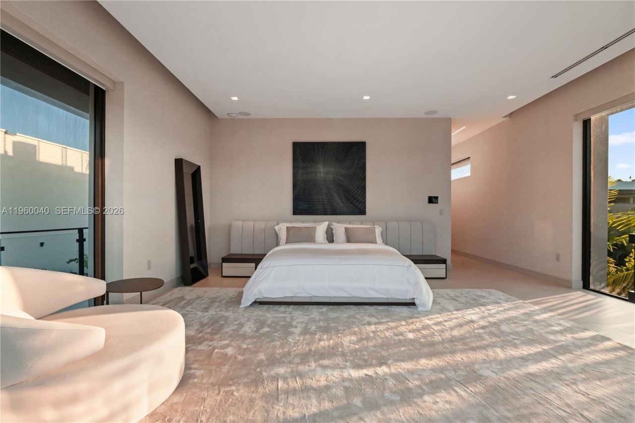 723 NE 77th St , Miami, FL 33138 Photo