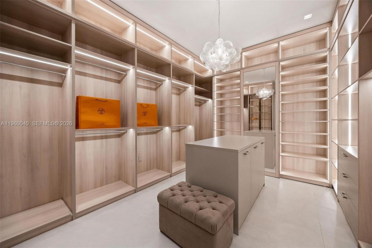 723 NE 77th St , Miami, FL 33138 Photo