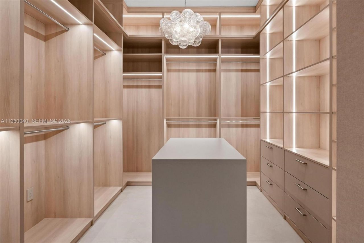 723 NE 77th St , Miami, FL 33138 Photo