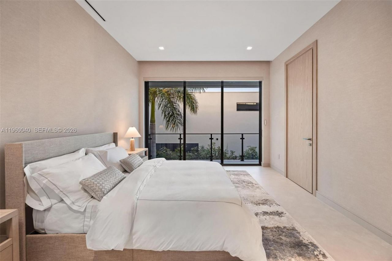 723 NE 77th St , Miami, FL 33138 Photo