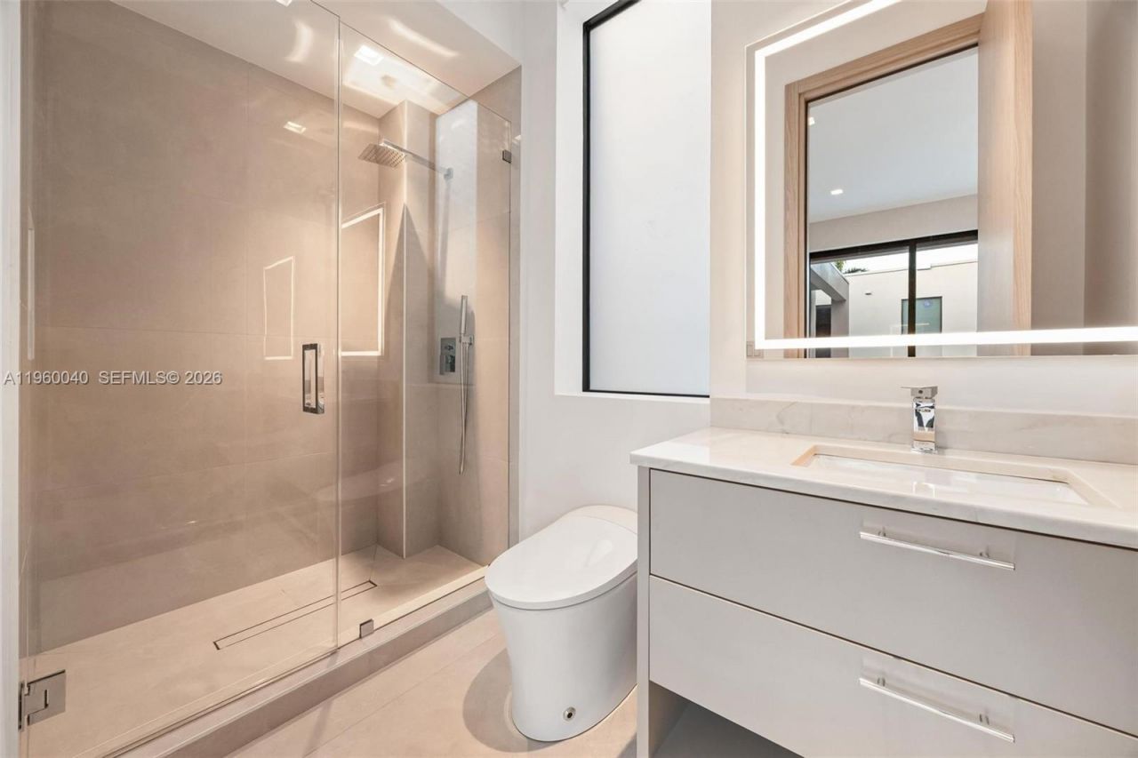 723 NE 77th St , Miami, FL 33138 Photo