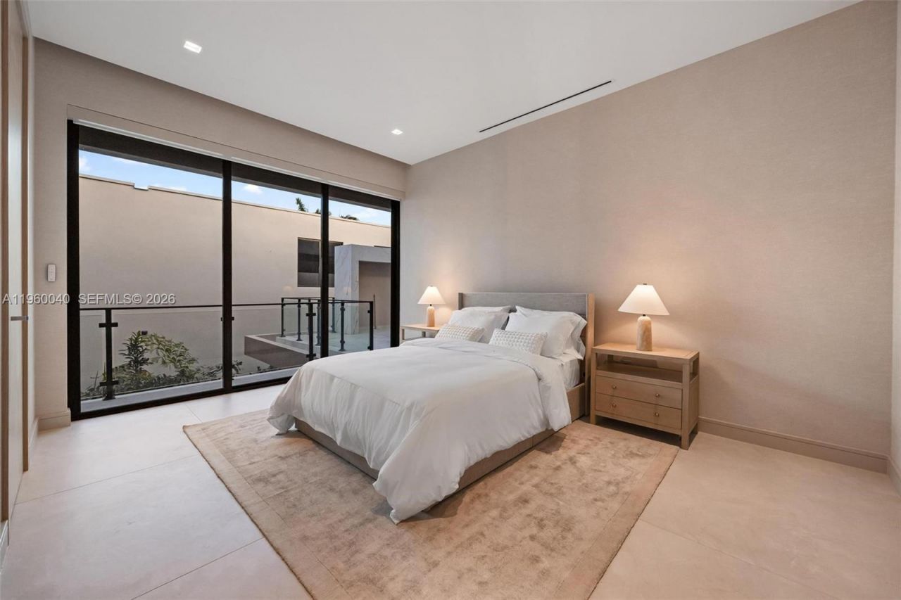 723 NE 77th St , Miami, FL 33138 Photo