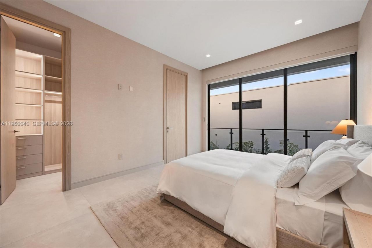 723 NE 77th St , Miami, FL 33138 Photo